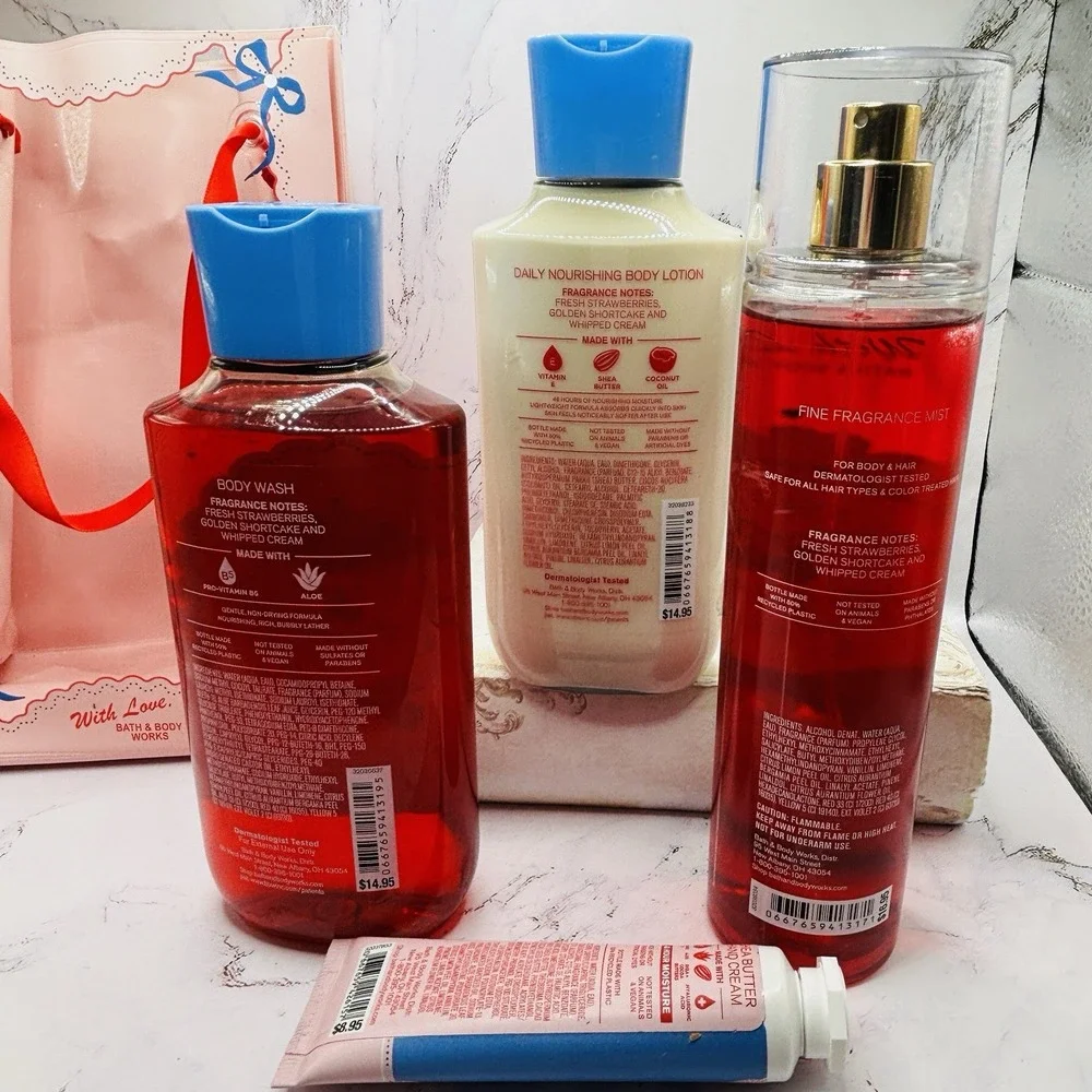 Bath & Body Works Strawberry Pound Cake With Love 4 Piece Gift Set New